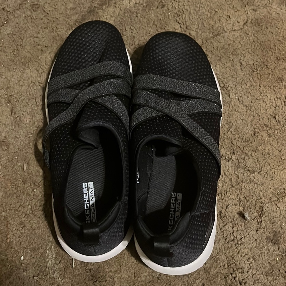 Sketchers Go Walk Womens Black sneakers